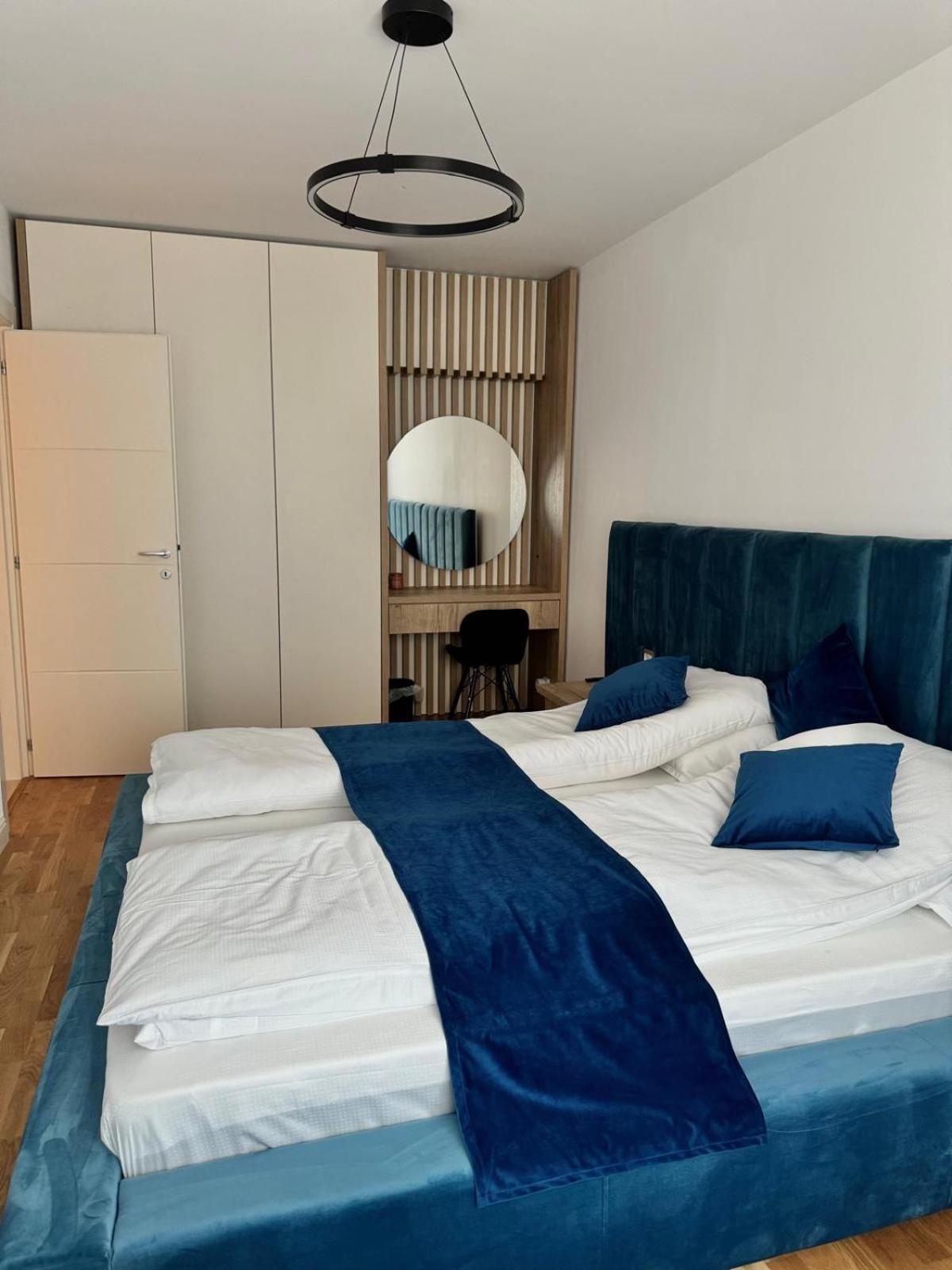 Luxury Blue Apartment Iasi Exterior photo